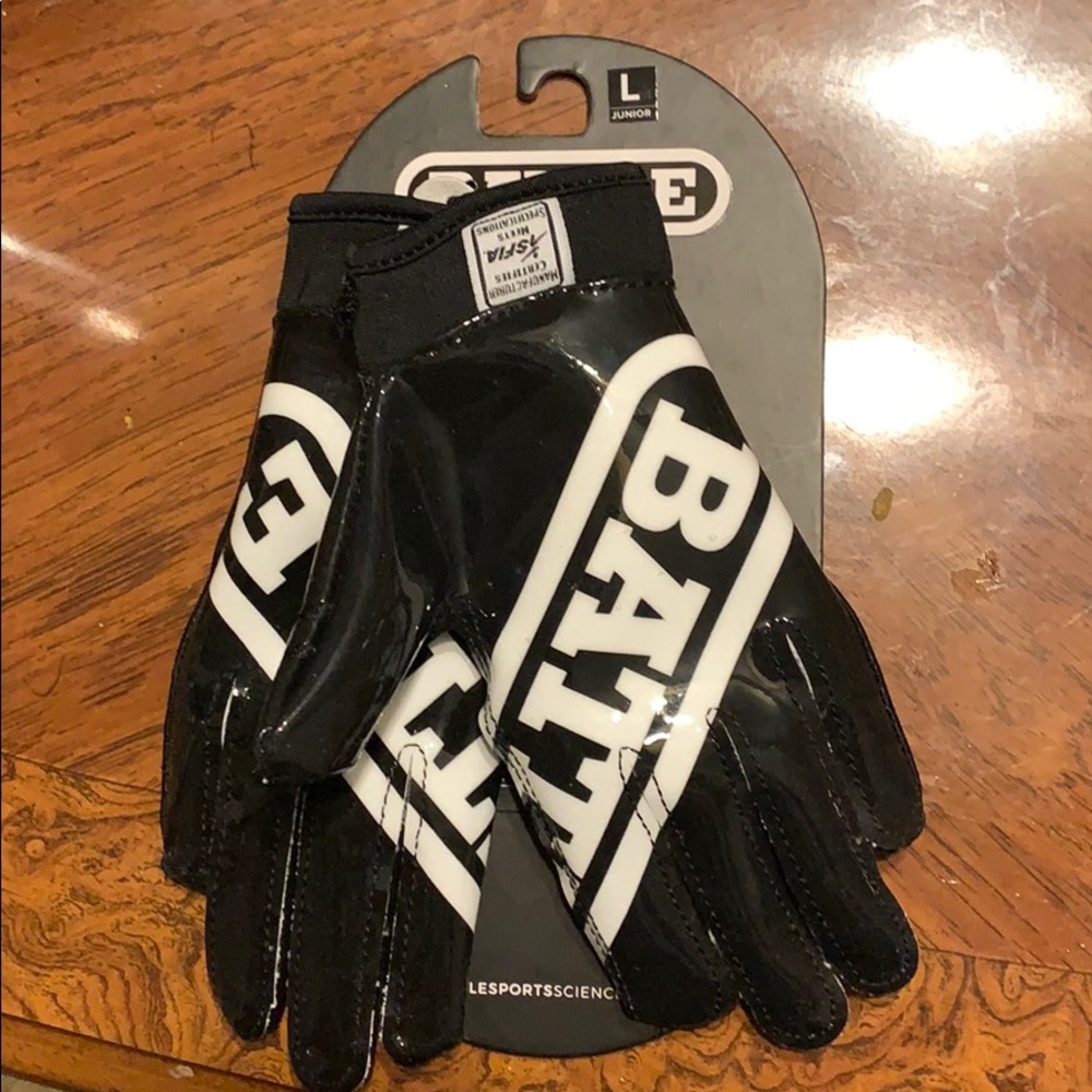 Football battle gloves